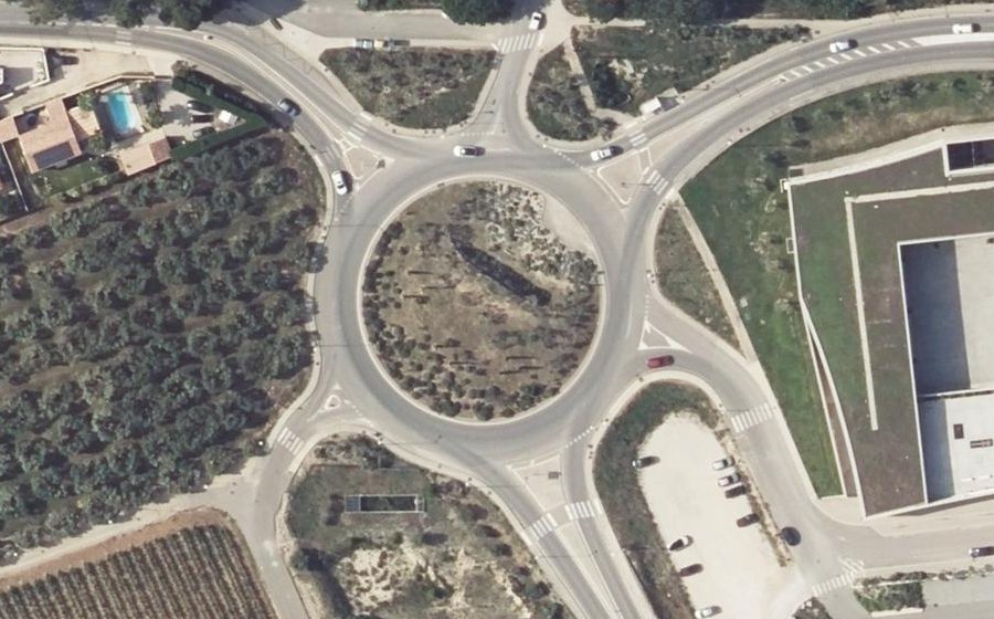 Vue aérienne du Rond-point anonyme n°69189198