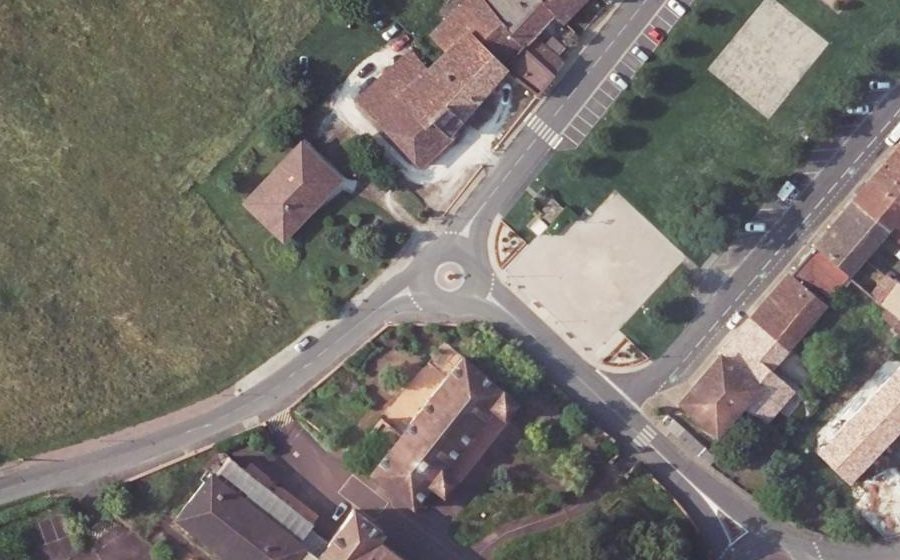 Vue aérienne du Rond-point anonyme n°691955929