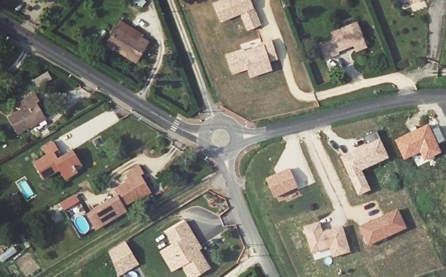 Vue aérienne du Rond-point anonyme n°692001933