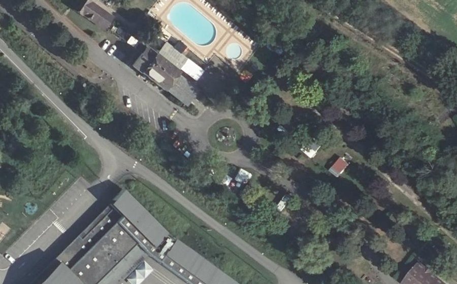 Vue aérienne du Rond-point anonyme n°692344599