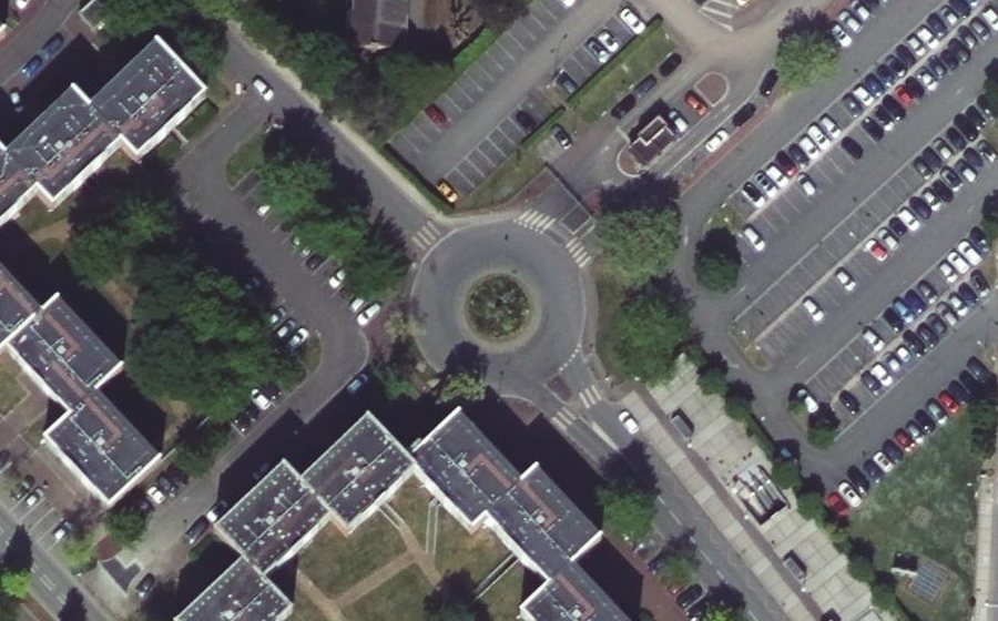 Vue aérienne du Rond-point anonyme n°692411270