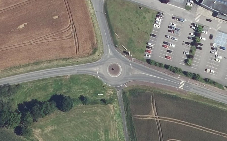 Vue aérienne du Rond-point anonyme n°692487234