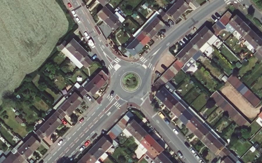 Vue aérienne du Rond-point anonyme n°692499256