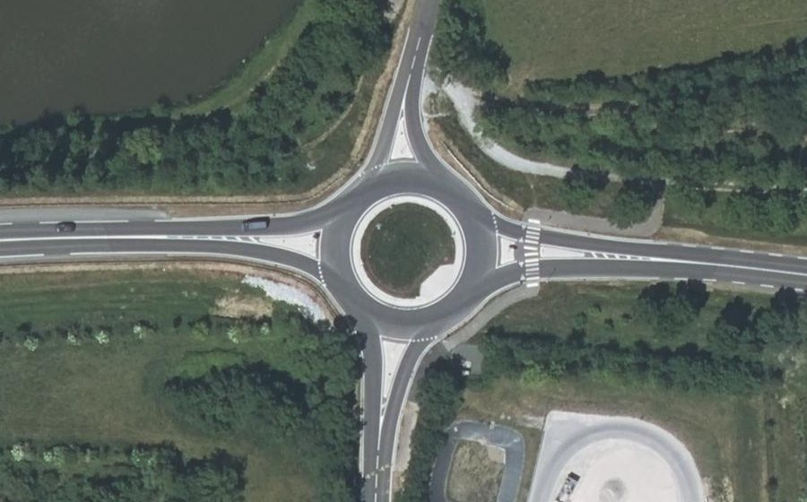 Vue aérienne du Rond-point anonyme n°692522344