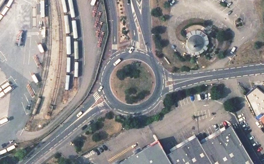 Vue aérienne du Rond-point anonyme n°69256923