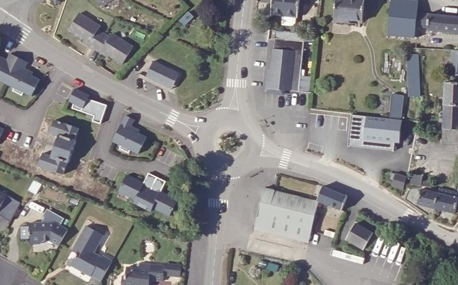 Vue aérienne du Rond-point anonyme n°69257223