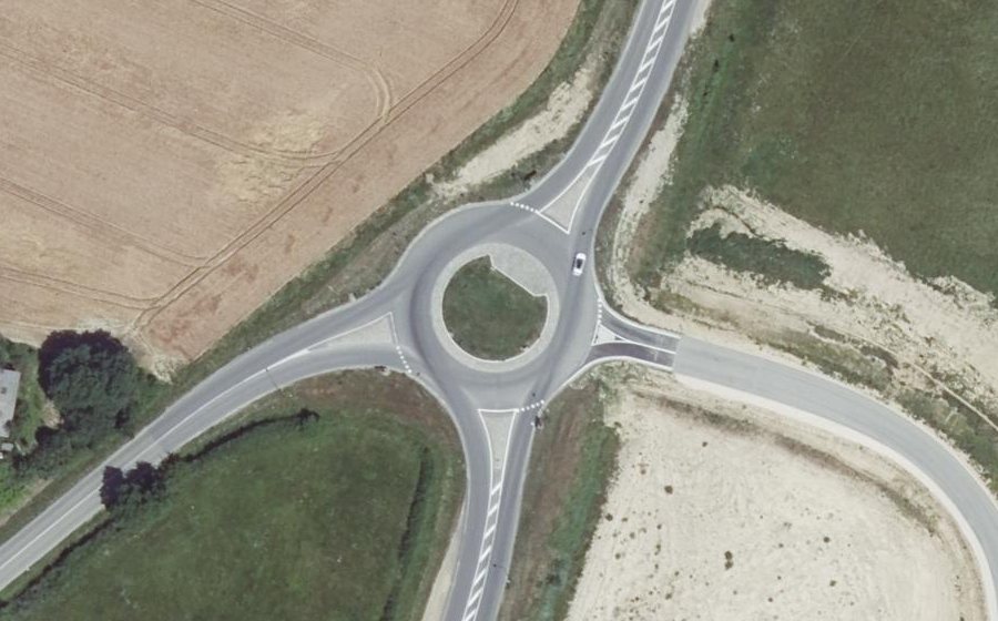 Vue aérienne du Rond-point anonyme n°692577363