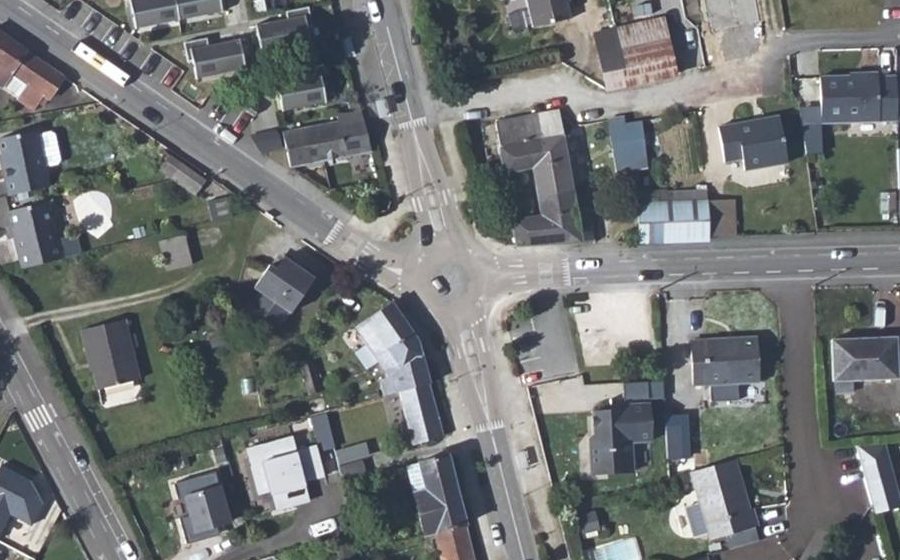 Vue aérienne du Rond-point anonyme n°692595907