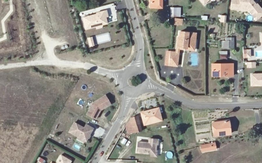Vue aérienne du Rond-point anonyme n°692625911