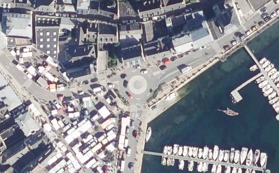 Vue aérienne du Rond-point anonyme n°692638088