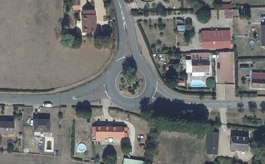 Vue aérienne du Rond-point anonyme n°69268801