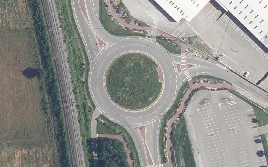 Vue aérienne du Rond-point anonyme n°692841768