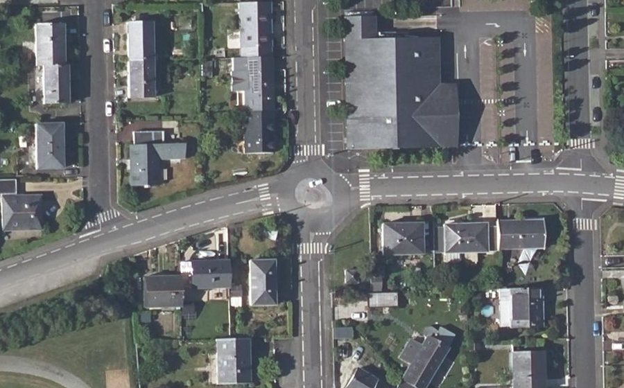 Vue aérienne du Rond-point anonyme n°693356985