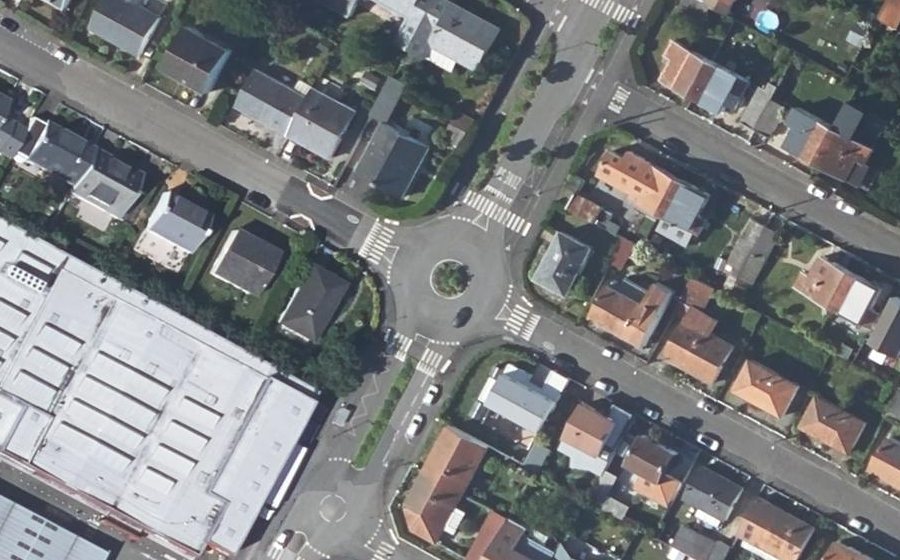 Vue aérienne du Rond-point anonyme n°693463841