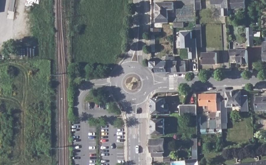 Vue aérienne du Rond-point anonyme n°69360236
