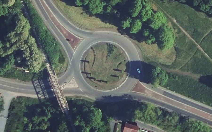 Vue aérienne du Rond-point anonyme n°69386352
