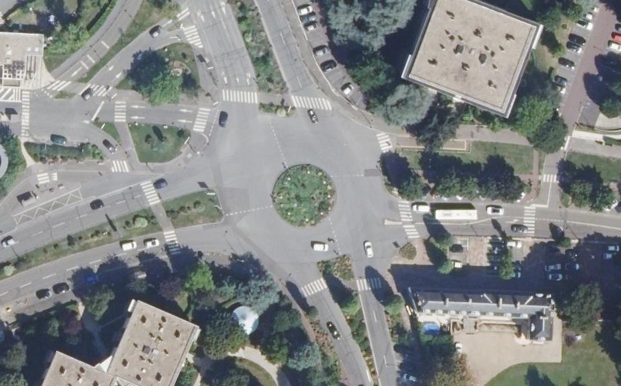Vue aérienne du Rond-point anonyme n°694049904