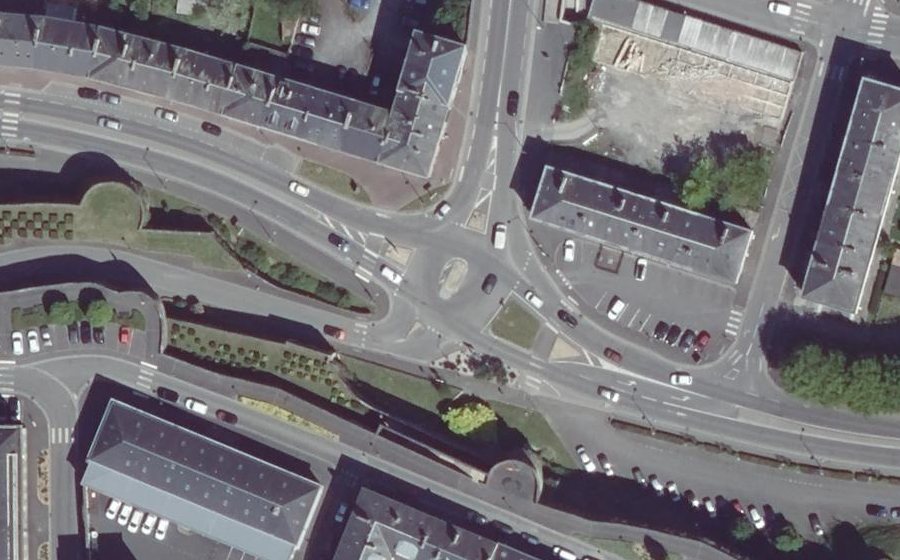 Vue aérienne du Rond-point anonyme n°694565271