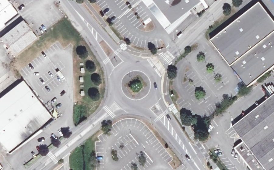 Vue aérienne du Rond-point anonyme n°694806704