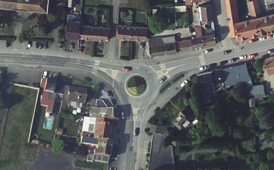 Vue aérienne du Rond-point anonyme n°694813492