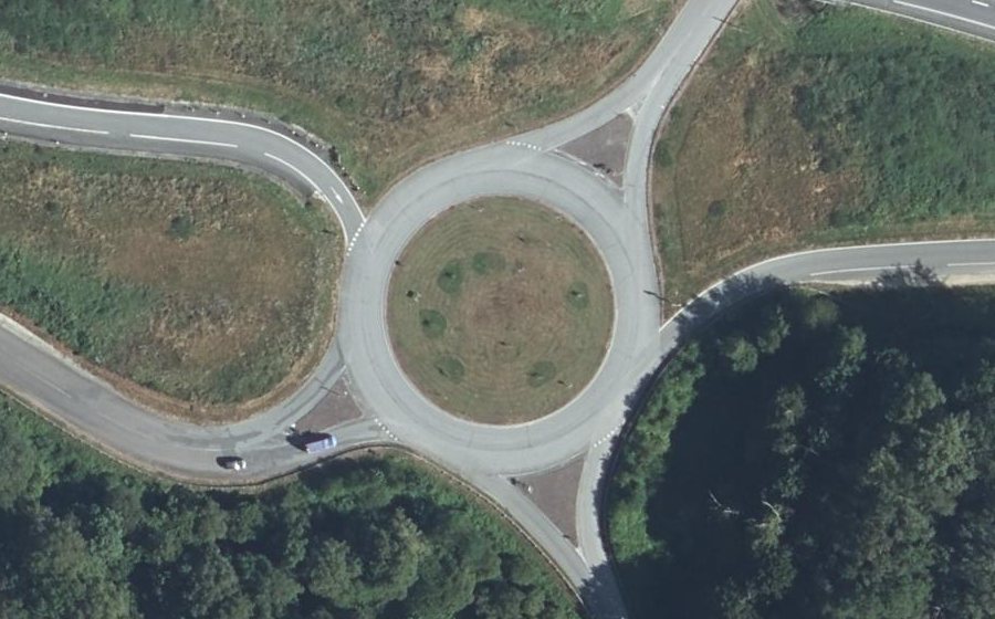 Vue aérienne du Rond-point anonyme n°69489348