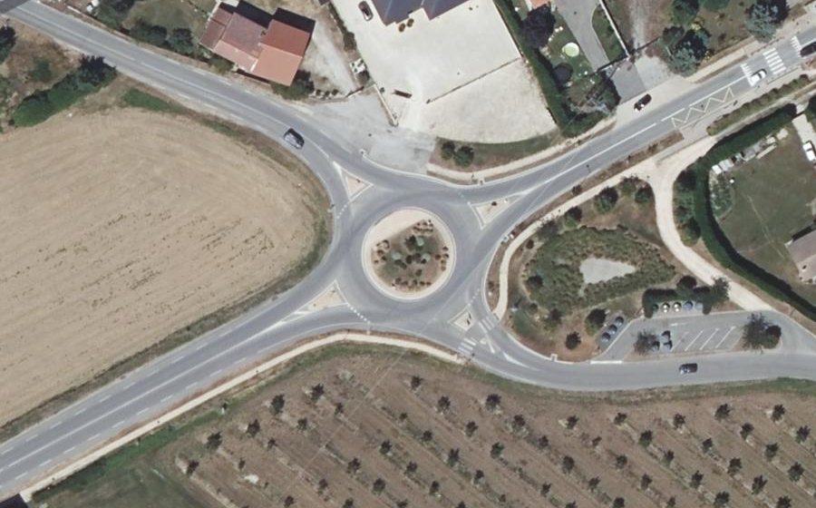 Vue aérienne du Rond-point anonyme n°694989984