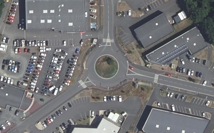 Vue aérienne du Rond-point anonyme n°69554048