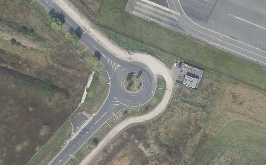Vue aérienne du Rond-point anonyme n°695617687