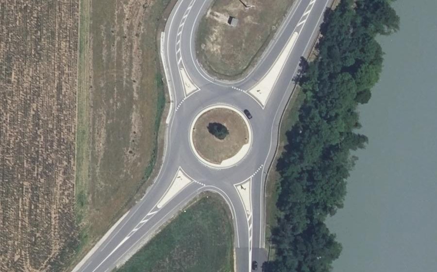 Vue aérienne du Rond-point anonyme n°695983854