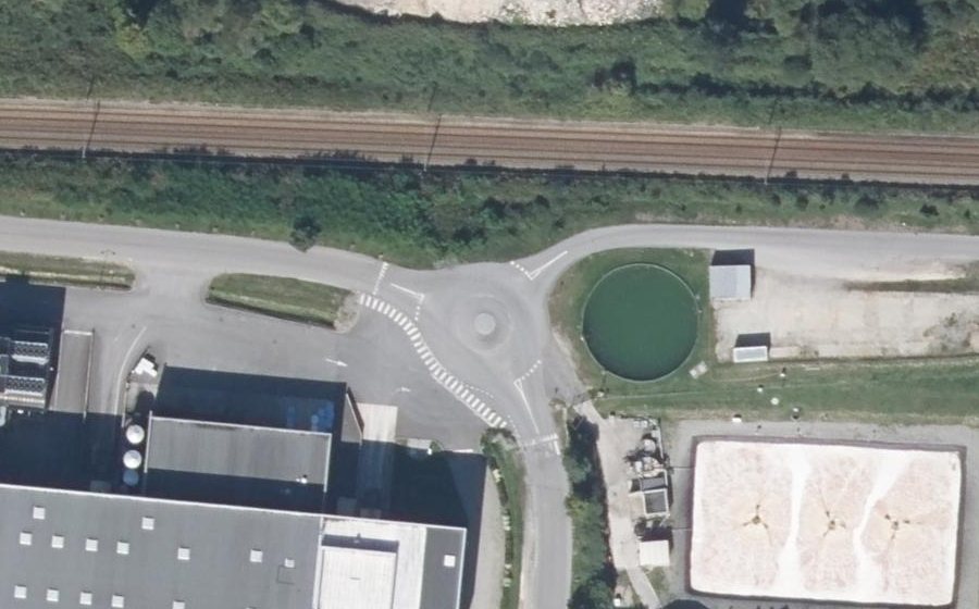 Vue aérienne du Rond-point anonyme n°696000660