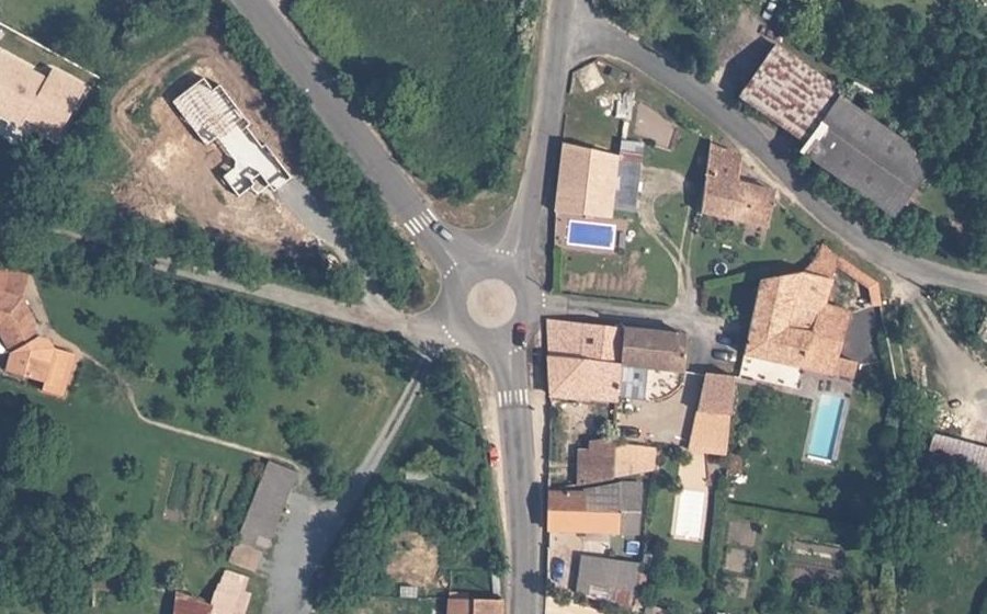 Vue aérienne du Rond-point anonyme n°69602812
