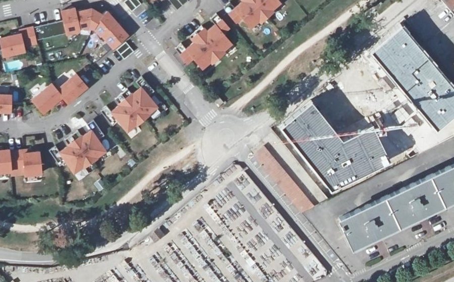 Vue aérienne du Rond-point anonyme n°696347690
