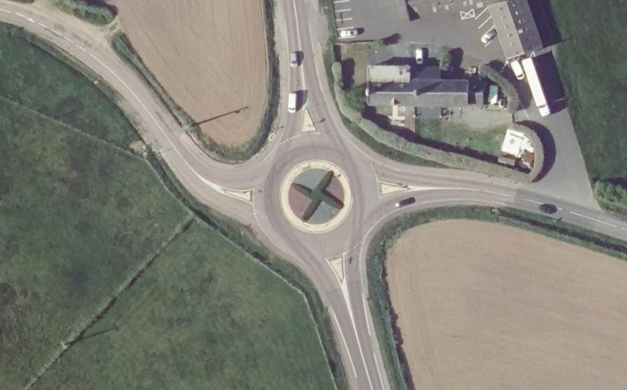 Vue aérienne du Rond-point anonyme n°69647253