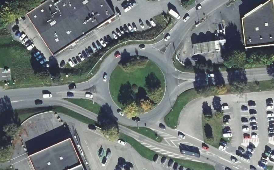 Vue aérienne du Rond-point anonyme n°69661476