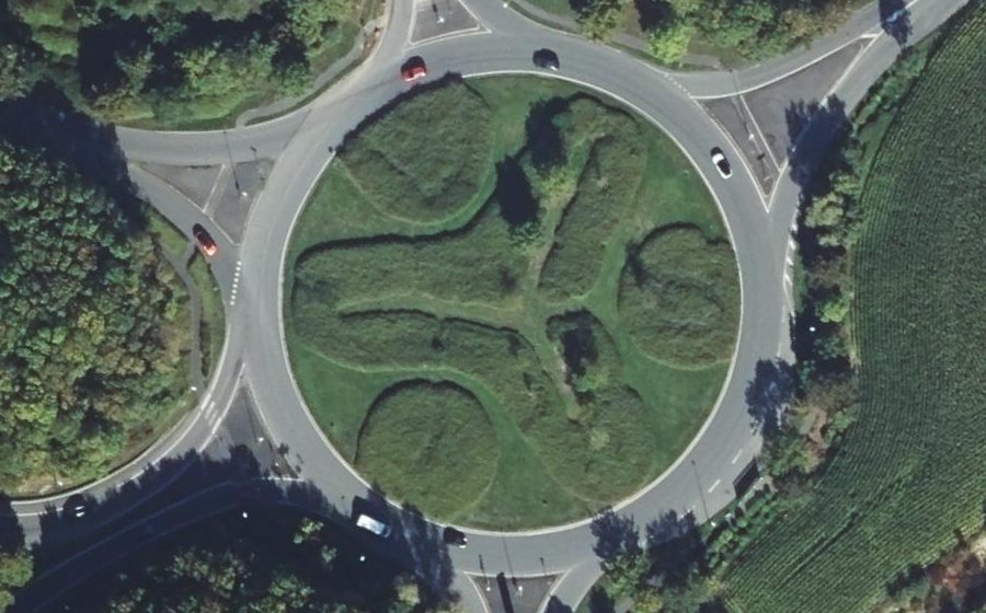 Vue aérienne du Rond-point anonyme n°69661549