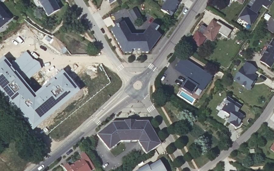 Vue aérienne du Rond-point anonyme n°696724905