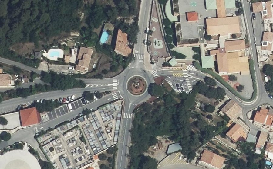Vue aérienne du Rond-point anonyme n°69679080
