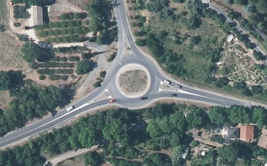 Vue aérienne du Rond-point anonyme n°69687888
