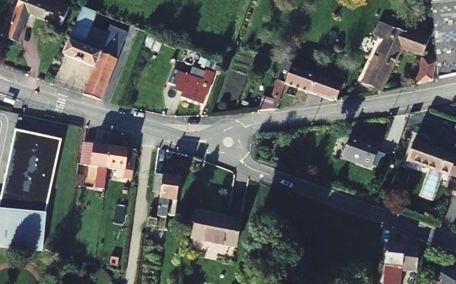 Vue aérienne du Rond-point anonyme n°696996219