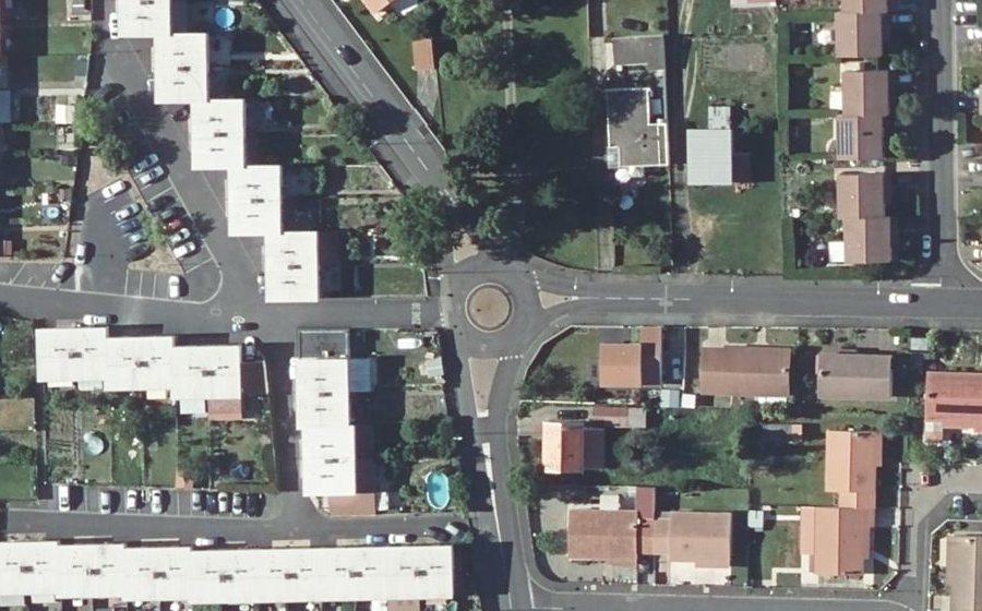 Vue aérienne du Rond-point anonyme n°69707077