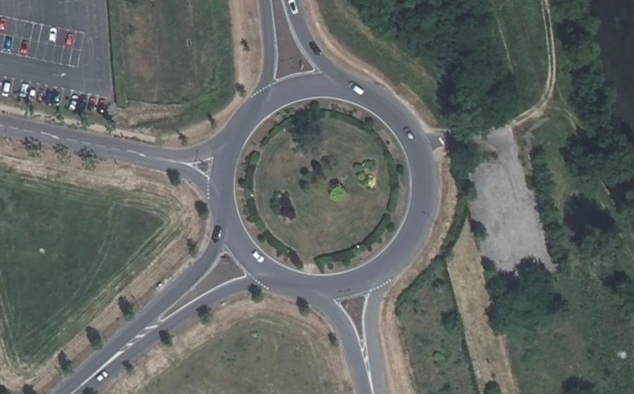 Vue aérienne du Rond-point anonyme n°69716374