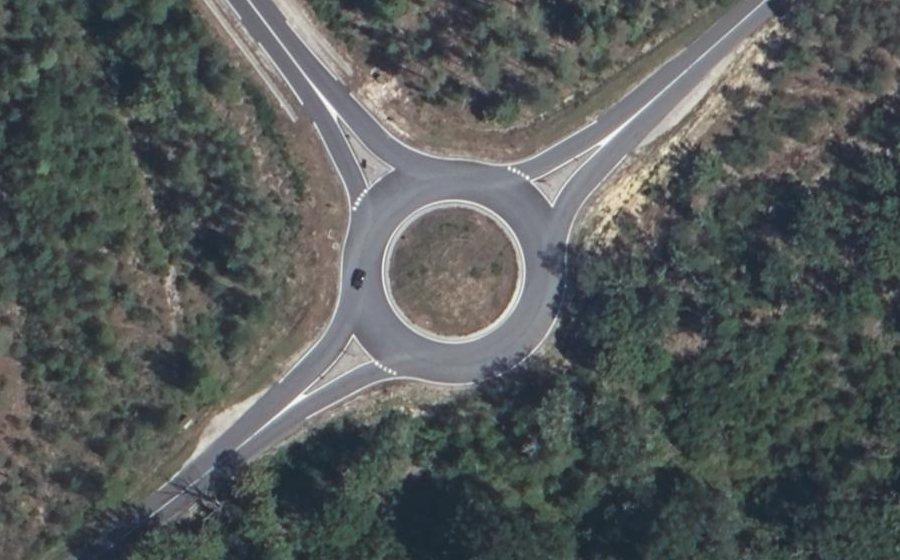 Vue aérienne du Rond-point anonyme n°69721423
