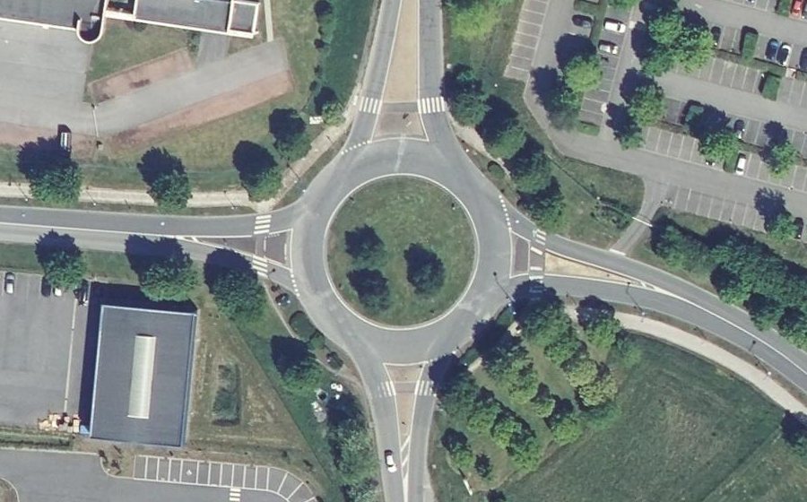 Vue aérienne du Rond-point anonyme n°69755126