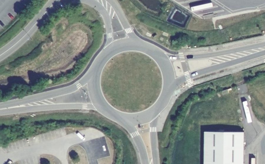 Vue aérienne du Rond-point anonyme n°69755129