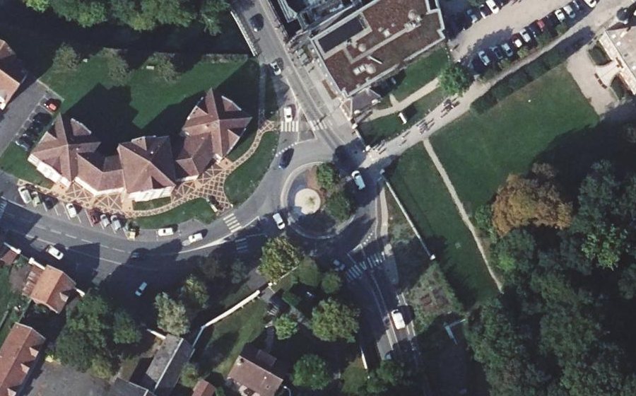 Vue aérienne du Rond-point anonyme n°69766296