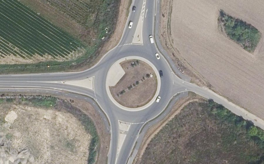 Vue aérienne du Rond-point anonyme n°697818210