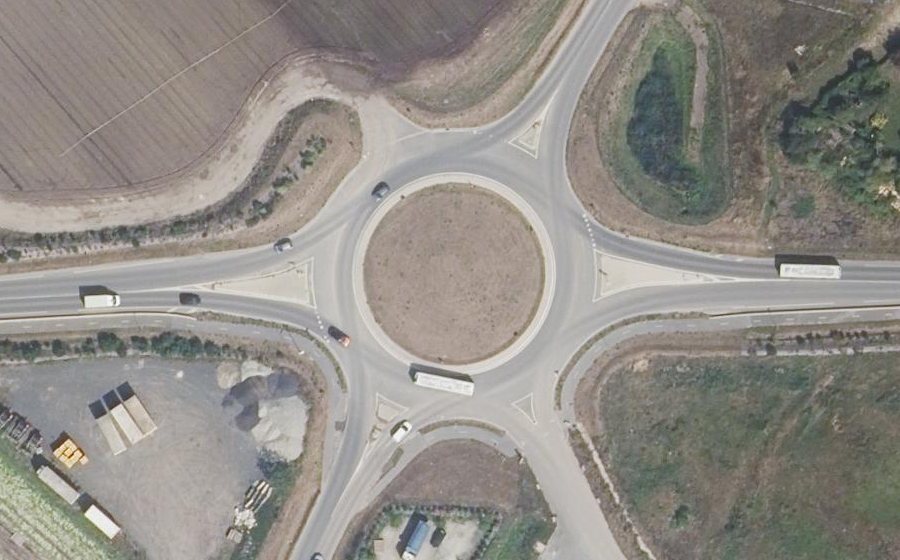 Vue aérienne du Rond-point anonyme n°697818215