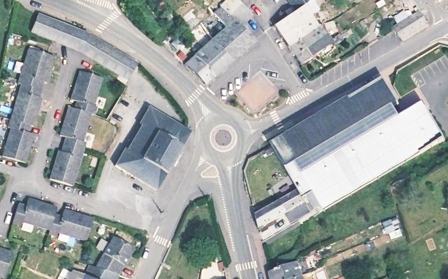 Vue aérienne du Rond-point anonyme n°698225016