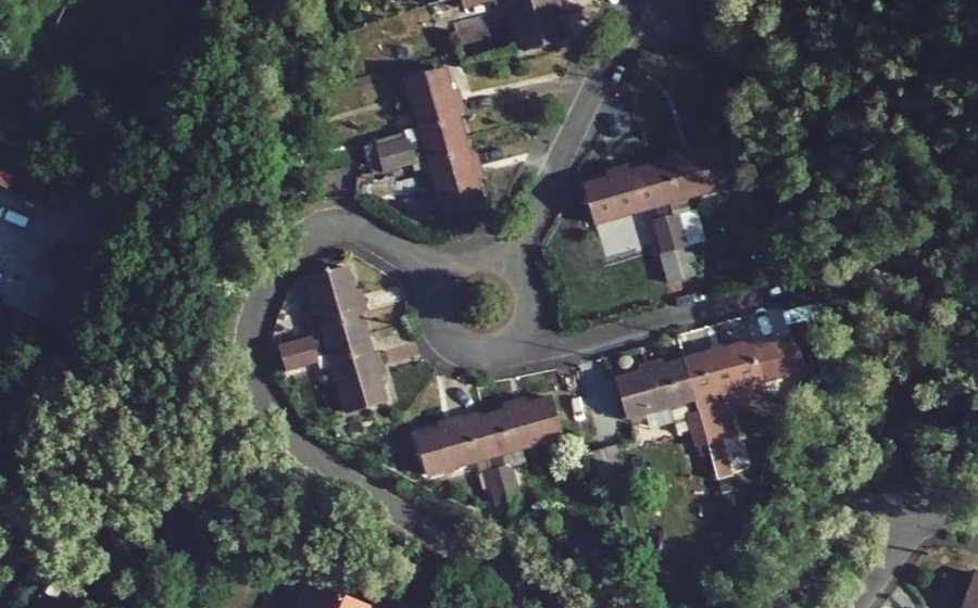 Vue aérienne du Rond-point anonyme n°69853851