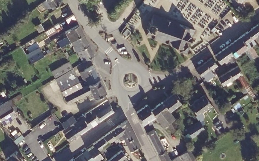 Vue aérienne du Rond-point anonyme n°69889584